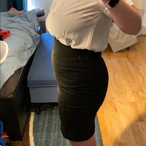 Express pencil skirt in black size 4 - Picture 4 of 10